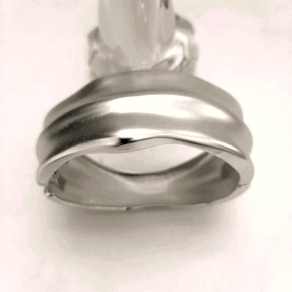 Stunning Silver Bracelet - Picture 2 of 4